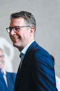 Kunstminister Blume (l.) in der Glyptothek (© Andreas Gebert)