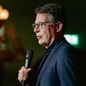 Kunstminister Blume spricht beim Festakt im Gärtnerplatztheater (© Axel König/StMWK)