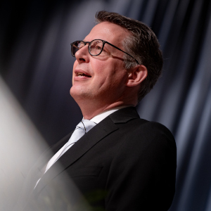 Kunstminister Blume spricht in Nördlingen (© StMWK/Axel König)