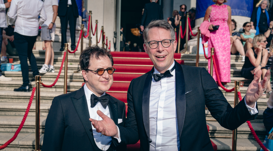Kunstminister Markus Blume (r.) und Staatsintendant Serge Dorny (l.) kurz vor der Premiere (© StMWK/Axel König)