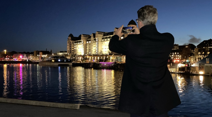 Kunstminister Markus Blume am Hafen von Oslo (© StMWK)