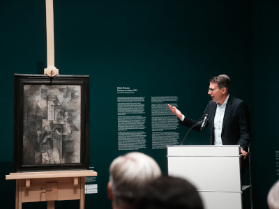Kunstminister Blume spricht der Bekanntgabe des Ankaufs von Picassos „Femme au violon“ (© Axel König/StMWK)