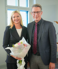 Staatsminister Blume (rechts) mit der neuen Amtschefin Stephanie Jacobs (© Axel König)