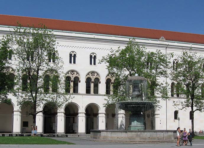 Das Hauptgebäude der LMU München