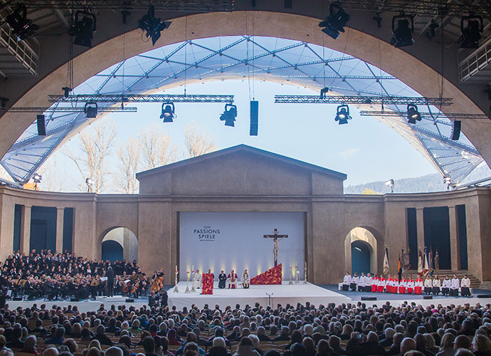 Der Festgottesdienst im Passionsspielhaus