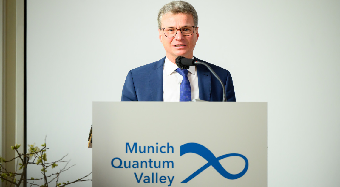 Wissenschaftsminister Bernd Sibler beim Gründungsakt des Munich Quantum Valley (Foto: ©Bayerische Staatskanzlei/Jörg Koch)